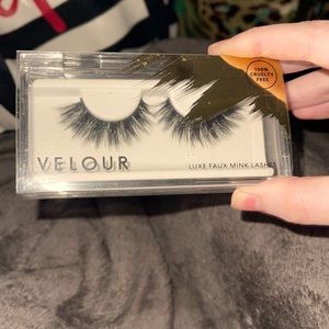 NWT VELOUR LASHES LUXE FAUX MINK LASHES
